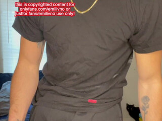 emilivno Gorgeous chick jerks off her pussy with phallus