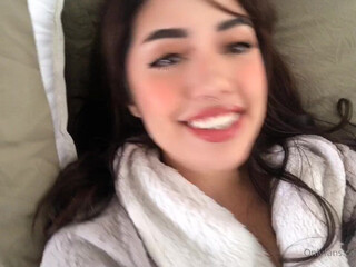 robinmae Cute pussy showing boobs