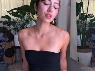 robinmae Naughty brunette is petting natural tits