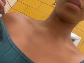 lindi_r onlyfans Hot bitch passionately pulls pussy