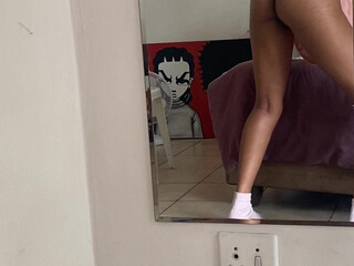 lindi_r onlyfans Excellent skin in glasses sucks dildo