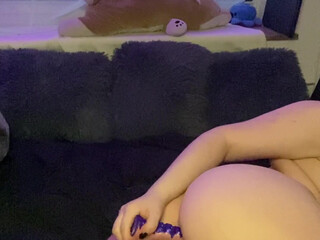 xcrybebi Wonderful chick rides a sex car