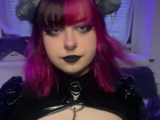 xcrybebi Busty young lady rides sex toy