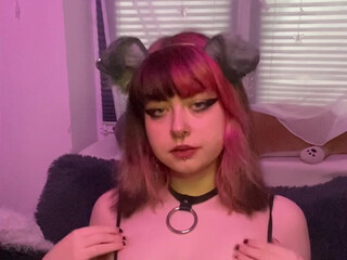 xcrybebi Appetizing dancer poses for the camera