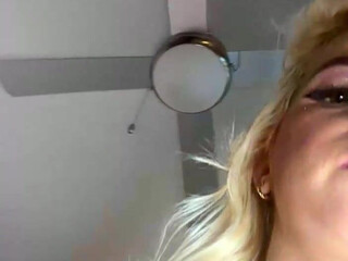 Yisela Esperanza Avendano Chaparro aka yiselaoficial90 onlyfans Cute lady gently massages pussy