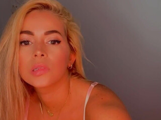 Yisela Esperanza Avendano Chaparro aka yiselaoficial90 onlyfans Cute chick naminaet anus