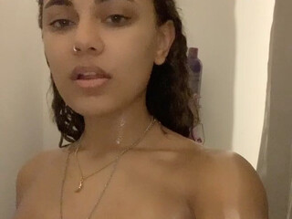 Victorialovexoxo  gorgeous lady in a long dress