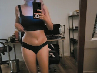 Harriet Sugarcookie onlyfans Incendiary bitch is naughty at the pool