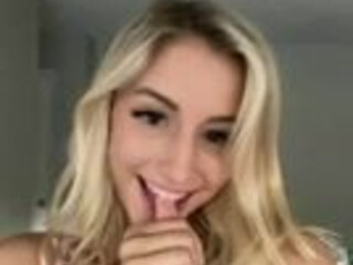 Dilfenergy aka Bella Rome onlyfans Busty bitch caresses nipples