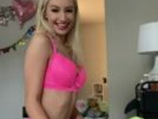 Dilfenergy aka Bella Rome onlyfans A bitch with tattoos flaunts her body