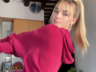 Danifae Adorable baby communicates in private