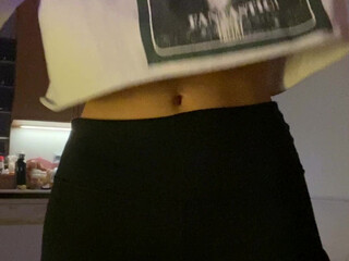 Danifae Impressive babe fucks anus