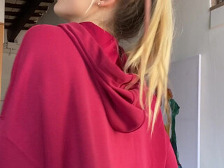 Danifae Gorgeous young lady exposes intimate places