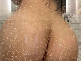 Asiankitten Black.haired handjob lying on the couch