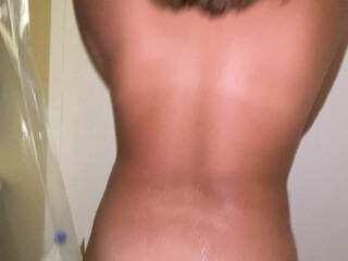 Sophiescloset Beautiful bitch enjoys cunnilingus