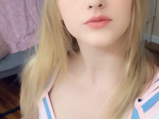 Melody Marks onlyfans Hot little woman bares chic boobies