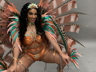 Polina Malinovskaya aka polinamalinovskaya onlyfans Shy Babe Shows Shaved Cunt