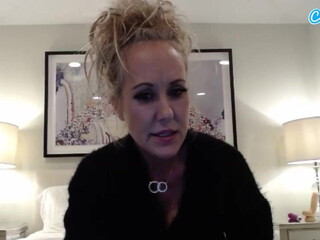 brandi-love Red.haired slut strips curvy tits