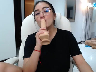 alexyferrer Hot filly fucks herself with a dildo