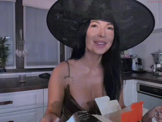 giamazing Impressive babe caresses huge boobs