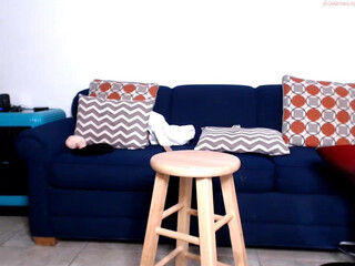 hippymia Cute babe fingering pussy with sex toy