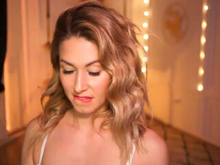 lovelylollly Lustful woman fucks vagina with sex toy