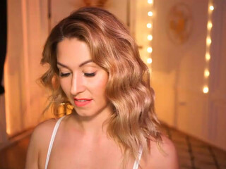 lovelylollly  playing with her ass