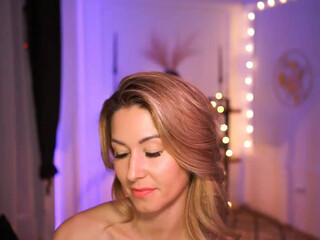 lovelylollly Attractive bitch kneads juicy milking