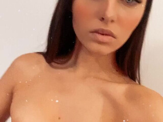 Nacre_Victoire onlyfans Sexy blonde is pleasing large forms/