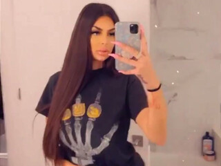 Aliza Jane onlyfans Busty woman chatting in free chat