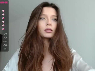 isia_slay chaturbate Cute bitch jerks off pussy