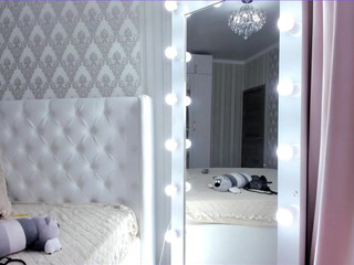 miss_sia007 chaturbate Shy fan shows shaved cunt