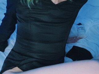 your_witch_alba chaturbate Pretty woman fucks her ass in front of webcam