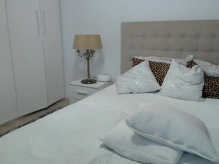 anna_lus chaturbate  writes pen on boobs and ass