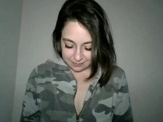 ilovelucylola_CHATURBATE chaturbate Crazy kralia dabbles with sex machine