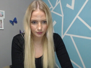 tall_zori chaturbate Luxurious bitch fucks pussy with phallus