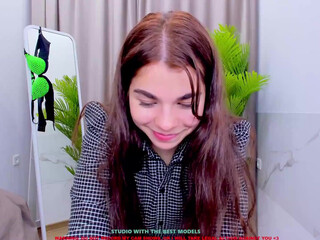 lilu_coy chaturbate Beauty squeezes cap
