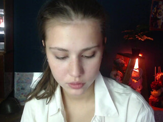 aliciaalvarez chaturbate Black haired bitch shows her boobs