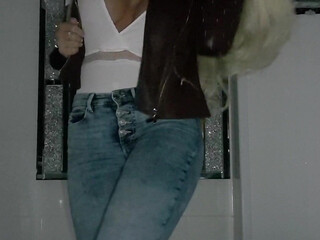 tommiejobabe onlyfans Web model fucks herself with a dildo