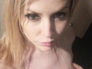 wildtequilla webcam (233) Expressive swell performs crazy dance