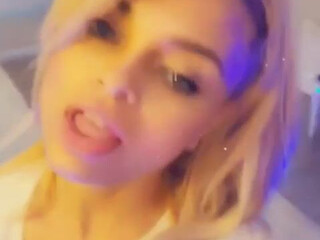 Destinycruzxxx onlyfans Gorgeous lady caresses pussy through panties