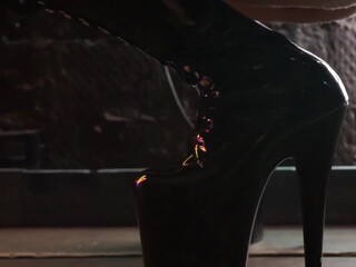 octokuro_model onlyfans  caresses the clitoris under the table