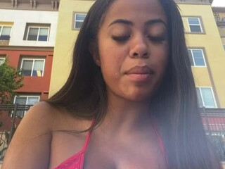 YazmineL onlyfans Busty young lady rides sex toy