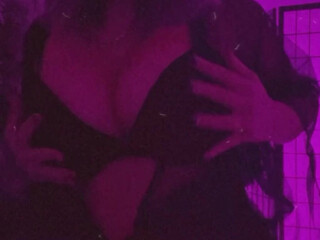 Siegexxx onlyfans  busty cutie