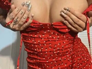 sara__mascaraaka Hot babe strips and jerks off