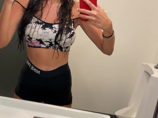 Scarlet Silva onlyfans  beauty sensually satisfies her pussy