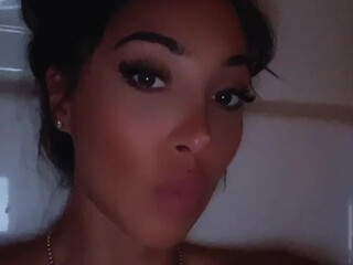 Scarlet Silva onlyfans Slender lady with a tattoo shows her charms