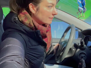 SandyInLace onlyfans Petite chick fucks herself with toys