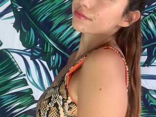 Sam Hickelspoon aka samslayres onlyfans Beautiful lady shows gorgeous body