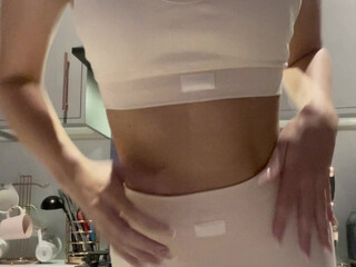 Rose Cassidy aka rosecassidy aka rcassidy onlyfans Imposing chick sucks dildo and jumps on the phallus